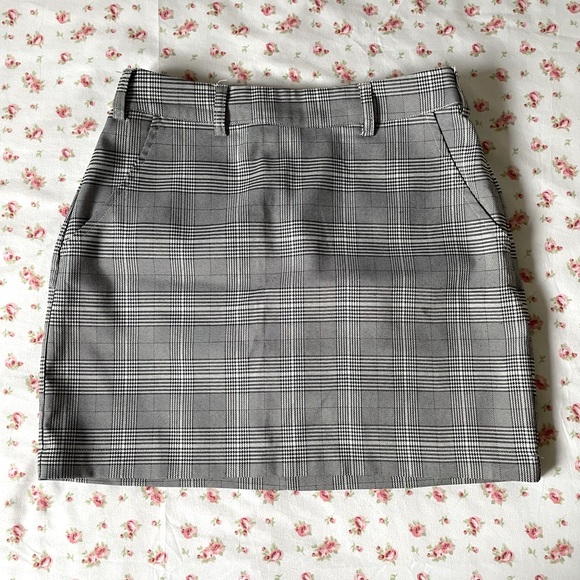 FASHION NOVA - Plaid Mini Skirt - Picture 1 of 7